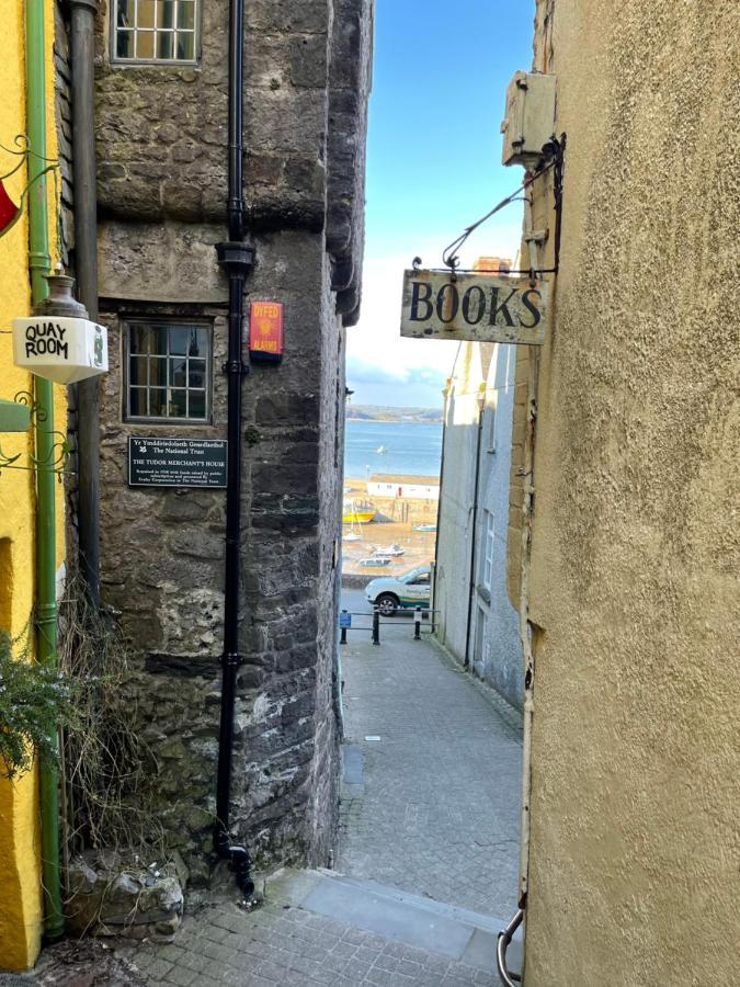 Ivy Tower Cottages Saint Florence Esterno foto